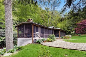 Exterior - Bird-watcher's creekside cabin with screened porch, fireplace, yard, & firepit (Franklin)