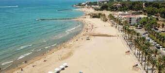 Walkers Paradise, Parking, Sunny Balcony - Hostem