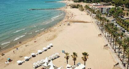 Walkers Paradise, Parking, Sunny Balcony - Hostem