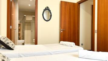 3 slaapkamers, een strijkplank/strijkijzer, internet, beddengoed