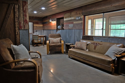 T's Fish Camp--Crappie Are Biting—Sleeps up to Six