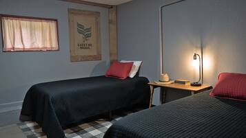 1 bedroom, desk, free WiFi, bed sheets