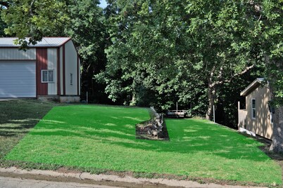 T's Fish Camp--Crappie Are Biting—Sleeps up to Six