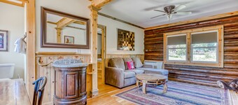 Dog-friendly cabins with partial ACs, courtyard access, mtn/valley views, & WiFi