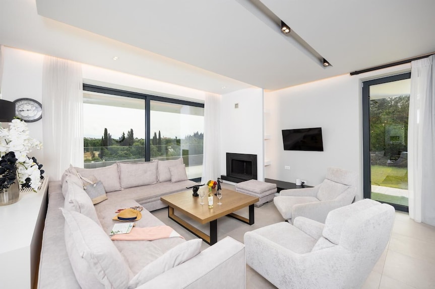 Villa Seren - Five Bedroom Villa, Sleeps 10 - Corfu