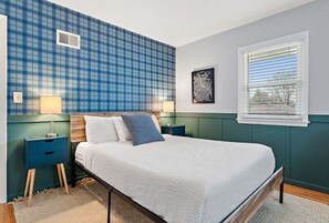 2 bedrooms, desk, iron/ironing board, travel crib