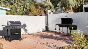 Unclassified image, 4 of 12, button - SinCity BEST L0CAT3D w POOL Home. 3min STRIP (Las Vegas)