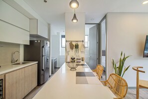 Fridge, microwave, oven, coffee/tea maker