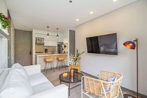 Smart TV - Poblado Paradise for Your Stay 2br 2bath (Medellín)