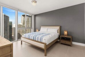2 bedrooms, iron/ironing board, travel crib, free WiFi - Newly Renovated 2 BR @Icon Brickell | Spa+Gym+Pool (Miami)