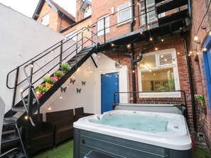 Property grounds - Lonsdale Villa (Scarborough)