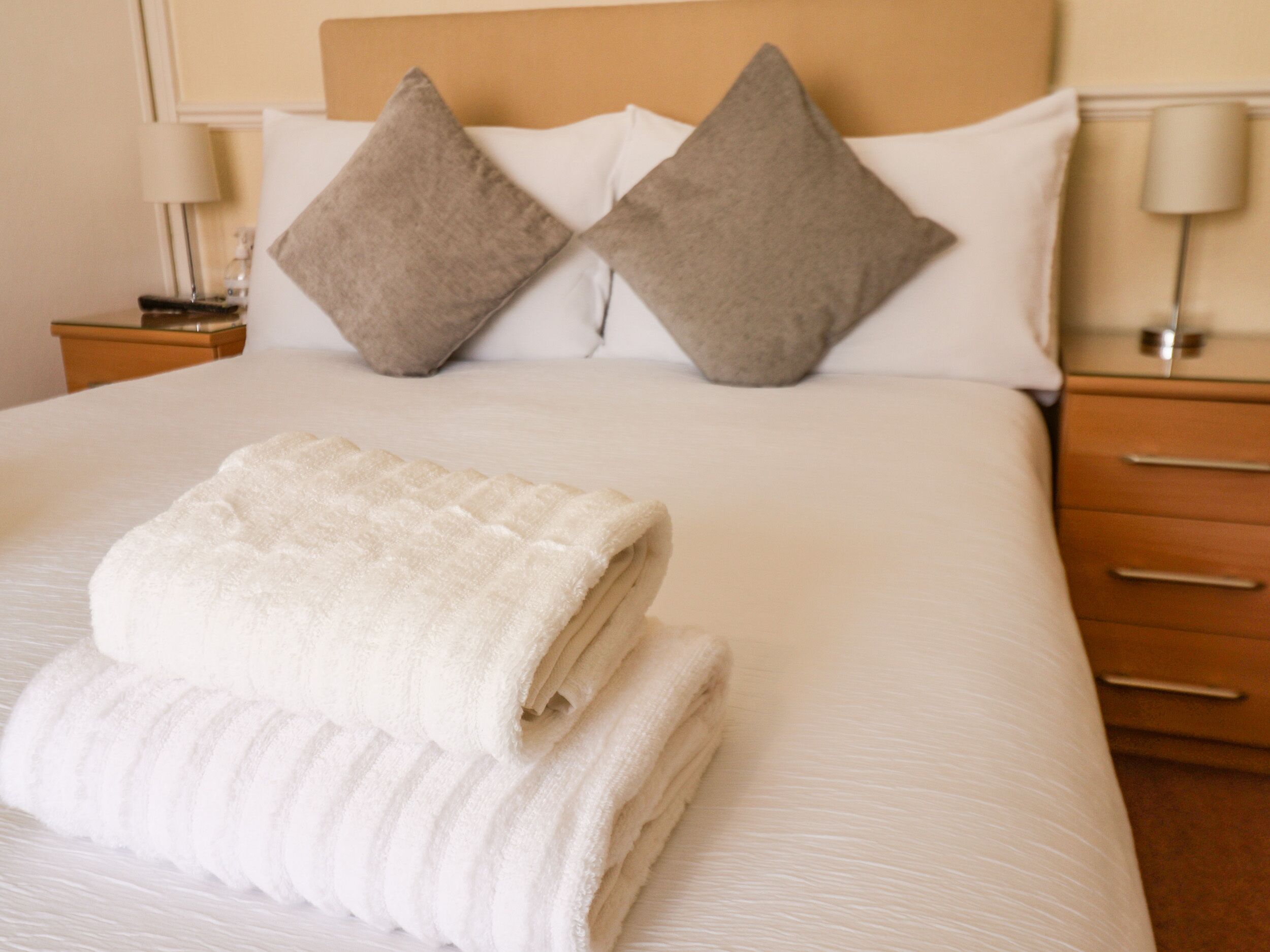 11 dormitorios, decoración individual, mobiliario individual