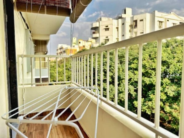 Property grounds - 3 bedroom apartment in upperpally (Upperpally)