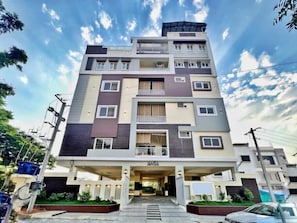 Exterior - 3 bedroom apartment in upperpally (Upperpally)