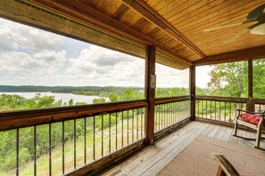 Property grounds - Eagle Rock Gem on Table Rock Lake w/ Decks & Grill (Eagle Rock)