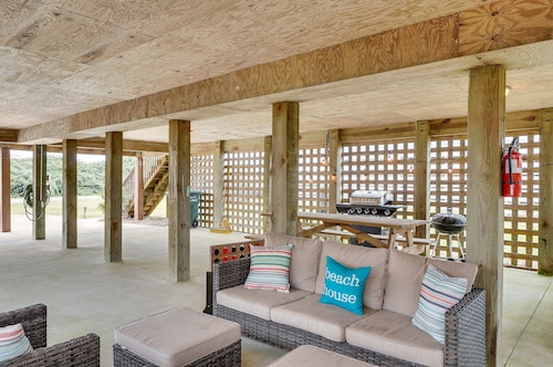 Nags Head Vacation Rental w/ Hot Tub: Near Beach!