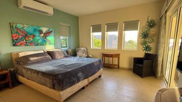 3 bedrooms, in-room safe, desk, iron/ironing board