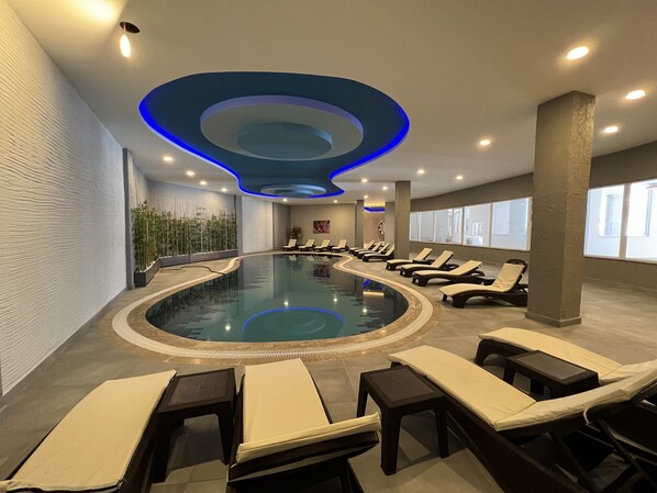 Indoor pool, seasonal outdoor pool - ArdorMare Hotel (Alanya)