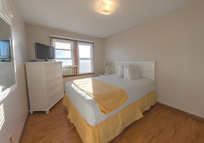 2 chambres, fer et planche Ă repasser, draps fournis
