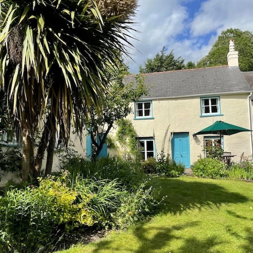 Pretty Cottage with Private Garden, Dulverton, Exmoor -  Pet-friendly