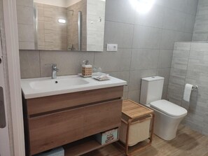Shower, hair dryer, towels, soap - Armada Sacra 2 A Teixeira (A Teixeira)