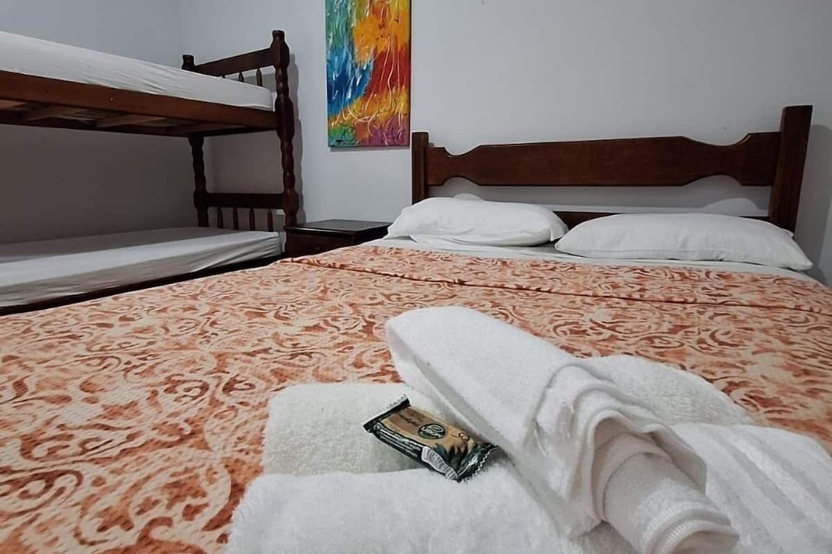 Executive Quadruple Room | Free WiFi, bed sheets