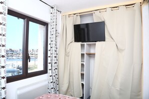 1 chambre, fer et planche à repasser, Wi-Fi, draps fournis