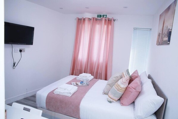 Apartment | 1 bedroom, iron/ironing board, free WiFi, bed sheets - Apartment - Sleeps 2 & Free Parking (Harrow)