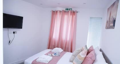 Apartment - Sleeps 2 & Free Parking