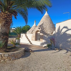 Exterior - TRULLO FELICE, OSTUNI 😄 HOLIDAY HOME WITH 2 EXCLUSIVE HOMES. (Puglia)
