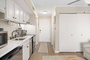 Fridge, microwave, oven, stovetop - Oceanfront Studio-Sleeps 4-Pool-Pvt Balcony-WiFi (Ocean City)