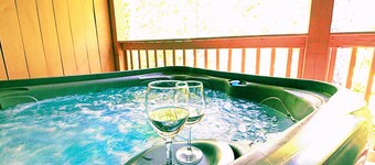 Snuggle Bear: Cozy, Enchanting Mtn. Retreat Haven. New Renovated & deep cleaned!