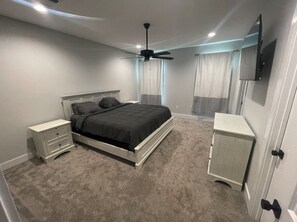 3 habitaciones, tabla de planchar con plancha, wifi y ropa de cama 