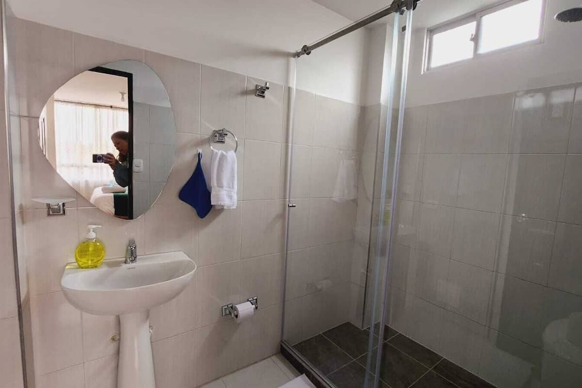 deluxe double room | bathroom