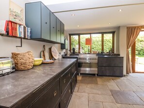 Fridge, dishwasher, electric kettle, toaster - Six Acres House (Rye)