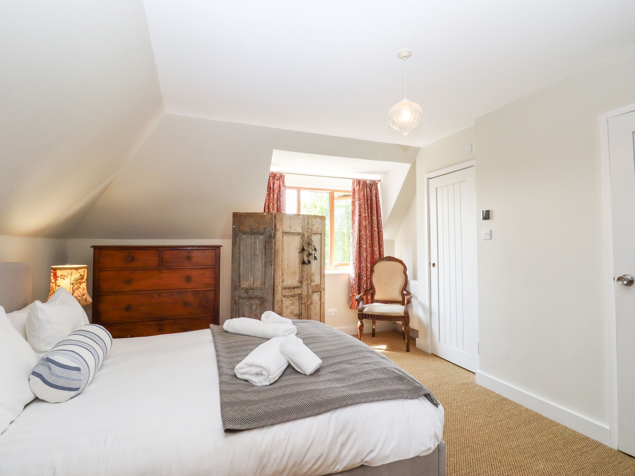 3 kamar tidur dan didekorasi berbeda-beda