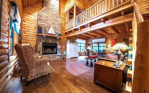 Beautiful Cabin with Hot Tub 🛁 on Nolin Lake 🌊 Mammoth Caves 🌲 W/Fireplace 🔥