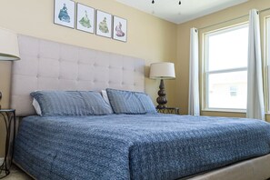 4 chambres, fer et planche à repasser, lit de bébé portatif, Wi-Fi