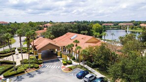 Exterior - 10 Min to Disney • Cozy Townhome + Jacuzzi + BBQ (Kissimmee)