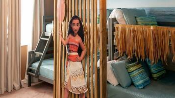 4 bedrooms, desk, iron/ironing board, travel crib