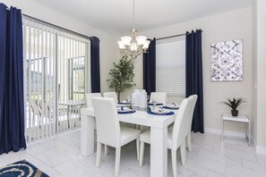 Dining - Enchanting Décor Home with private pool (Kissimmee)