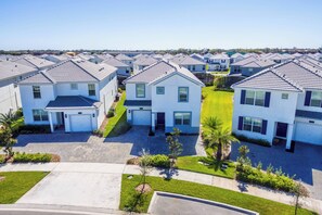Exterior - Enchanting Décor Home with private pool (Kissimmee)