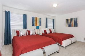 6 bedrooms, iron/ironing board, WiFi, bed sheets - Enchanting Décor Home with private pool (Kissimmee)