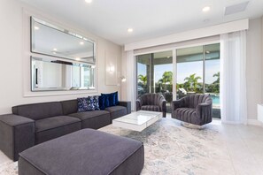 TV - Beautiful single home with private pool (ENC412) (Kissimmee)