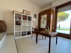 Interior - Villa apartment with private pool, AMAZING sunsets, 7-8 min by foot to beach. (Castiglione della Pescaia)