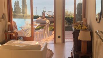 TV connectée, livres, médiathÚque, écrans d'ordinateur