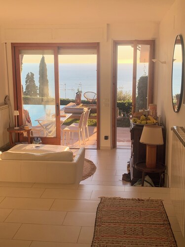 Villa apartment with private pool, AMAZING sunsets, 7-8 min by foot to beach. 