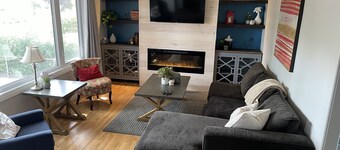 Cozy Space, 5mins to outdoor pools, shops, and restaurants. 