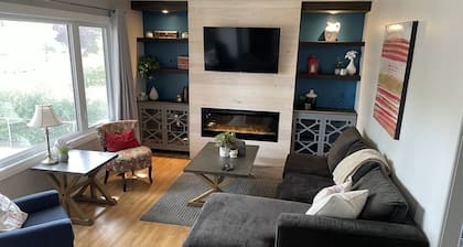 Cozy Space, 5mins to outdoor pools, shops, and restaurants.