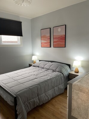 3 chambres, fer et planche à repasser, lit parapluie, Wi-Fi gratuit